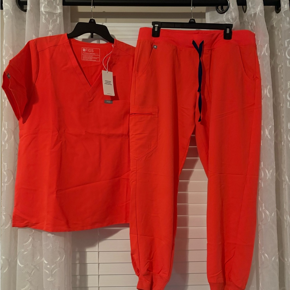 Fiery Coral Figs Scrub Set
